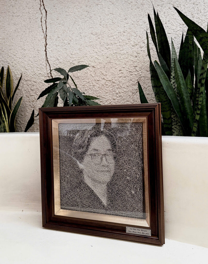 Tranh dây chân dung đinh chỉ